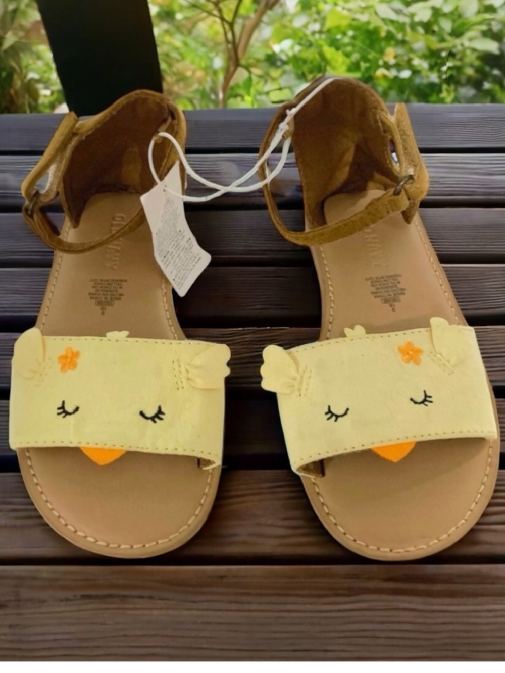 🩴2/$10👠3/$12 NWT Old Navy Pale Yellow Chick Velcro Strap Sandals Toddler Girls 9